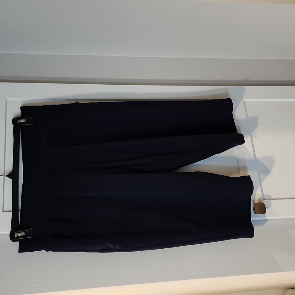 Christopher & Banks. Navy Active Capri. L (P)